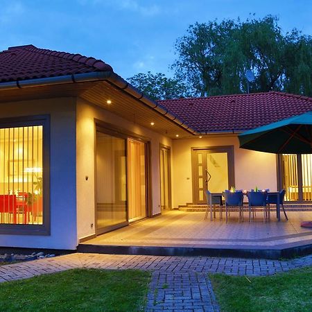 Villa Hajnal Nyaralohaz à Balatonfenyves Extérieur photo